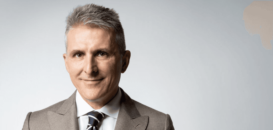 Dr. Renato Zaccheddu chirurgo estetico e plastico durante un intervento