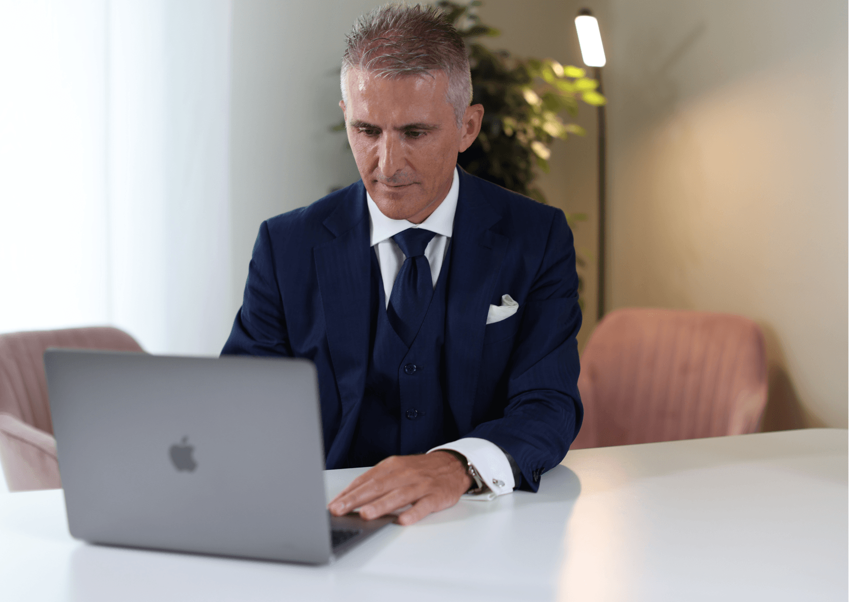 Come scegliere il chirurgo plastico giusto: criteri, consigli ed errori da evitare