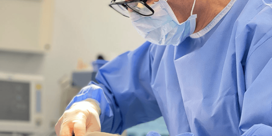 Dr. Renato Zaccheddu, aesthetic and plastic surgeon, in the operating room.
